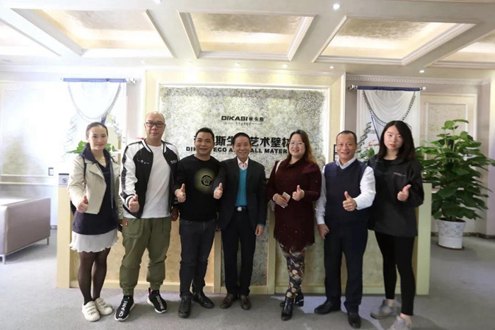 熱烈歡迎順德涂料商會老會長胡景釗、順德設(shè)計師協(xié)會會長吳秋紅蒞臨帝卡斯參觀指導(dǎo)工作！