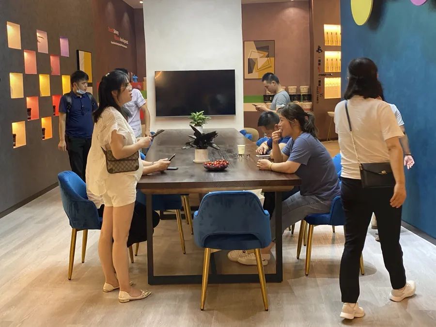 廣州建博會第2天，帝卡斯&威尼托展館持續(xù)火爆！